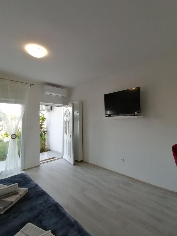 Leona Apartment Vidikovac, 普拉 外观 照片