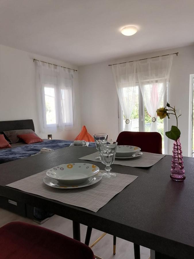 Leona Apartment Vidikovac, 普拉 外观 照片